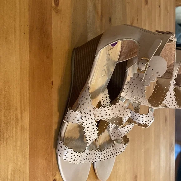 Blush pink dress shoes worn a couple of times. In good condition - Picture 3 of 6